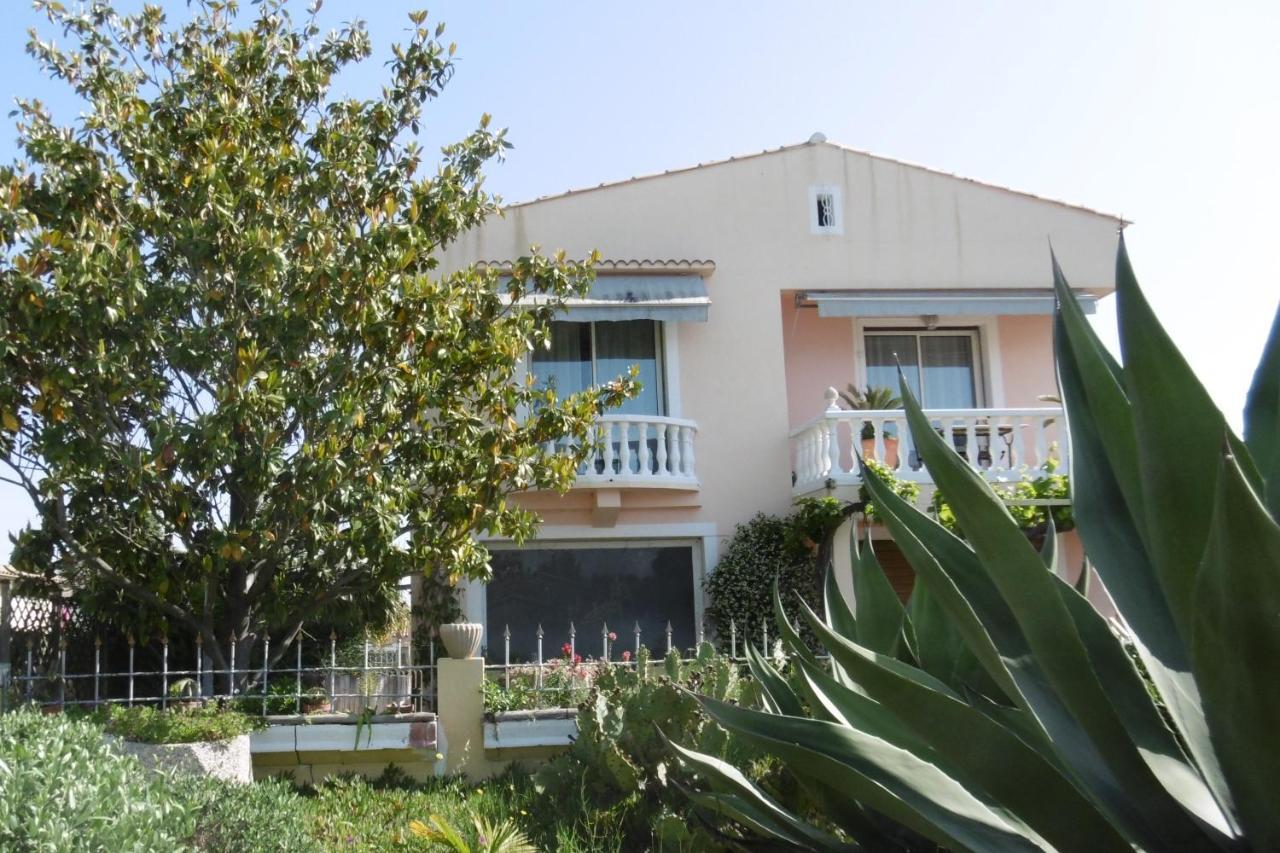 Rez De Chaussee Studio Climatise Dans Villa Aigues-Mortes Exterior photo