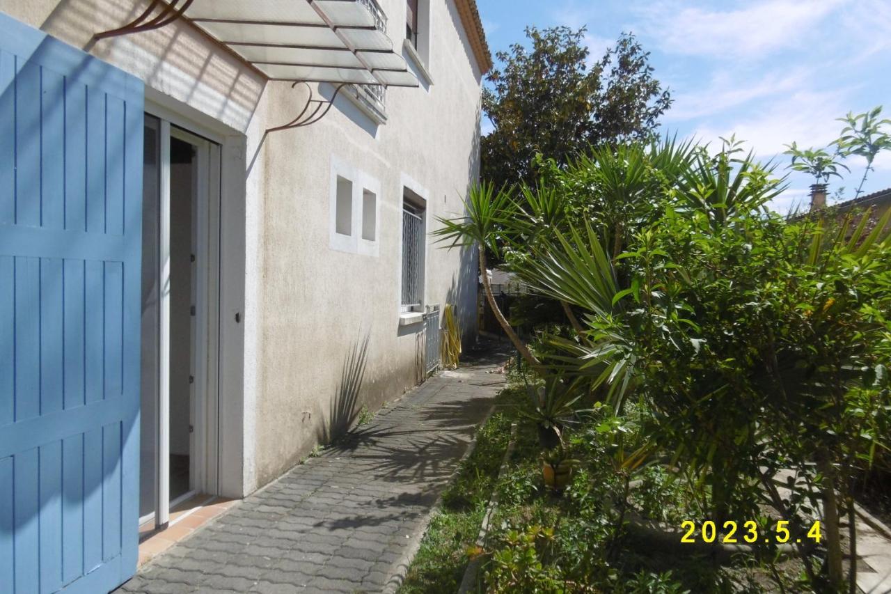 Rez De Chaussee Studio Climatise Dans Villa Aigues-Mortes Exterior photo